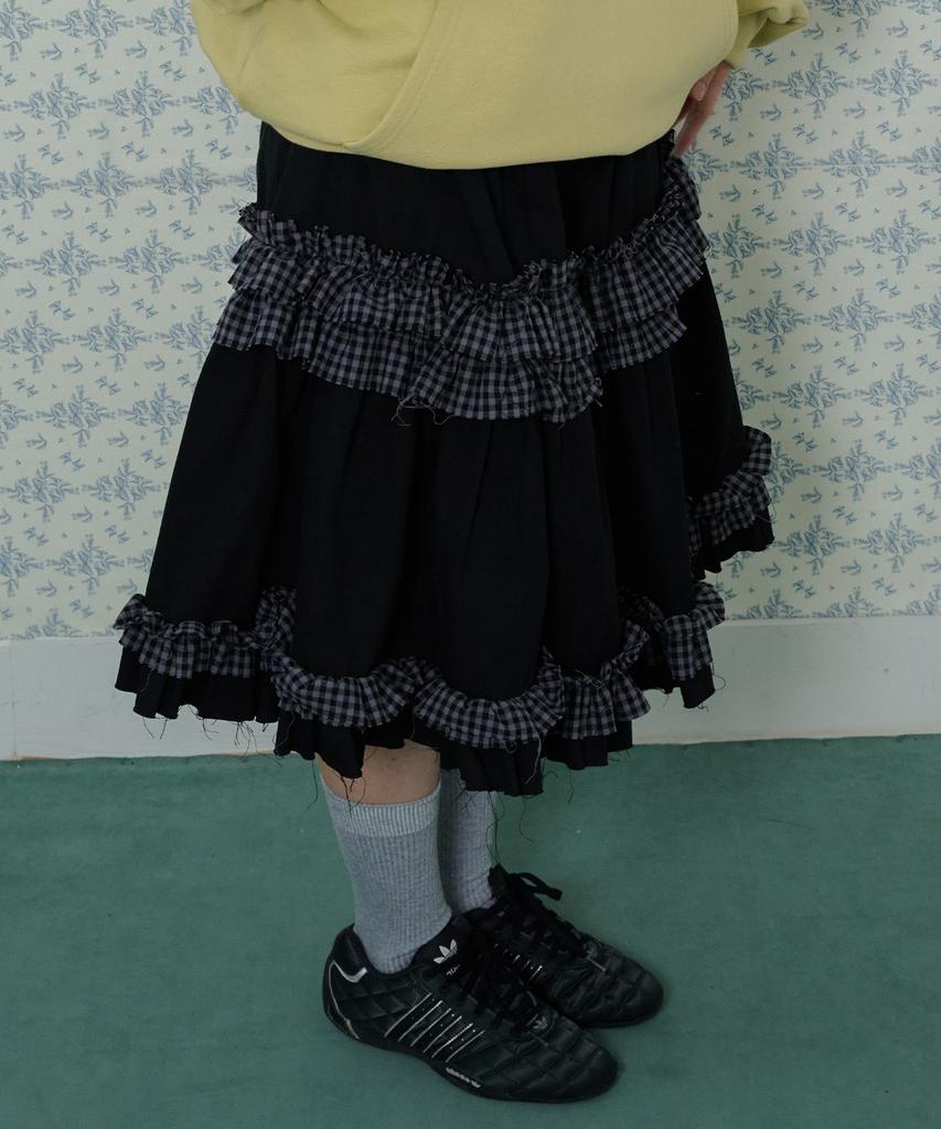 Isjabaibeu Ruffle Point Skirt - Black