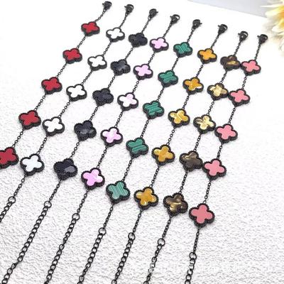 Nuovo Bracciale Quadrifoglio: Lusso Leggero, Semplice Nero & Colorato Acciaio Inossidabile Gioiello Multi-Fiore, Resistente allo Sbiadimento, Pezzo di Moda Versatile
