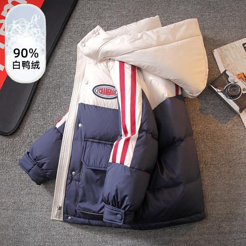 

Детская куртка-пуховик для мальчиков зима 2024 года, новая куртка для мальчиков среднего и старшего возраста, зимняя утолщенная куртка средней и длинной длины в иностранном стиле 120cm