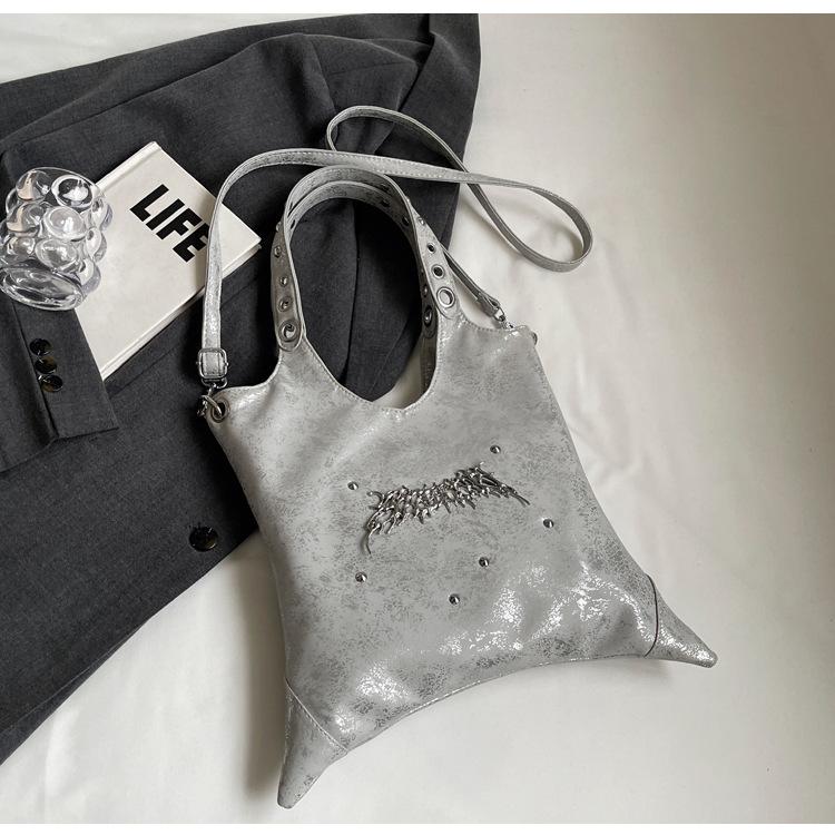 Large-capacity commuter underarm big bag women's 2025 new trendy fashion shoulder bag popular messenger tote bag