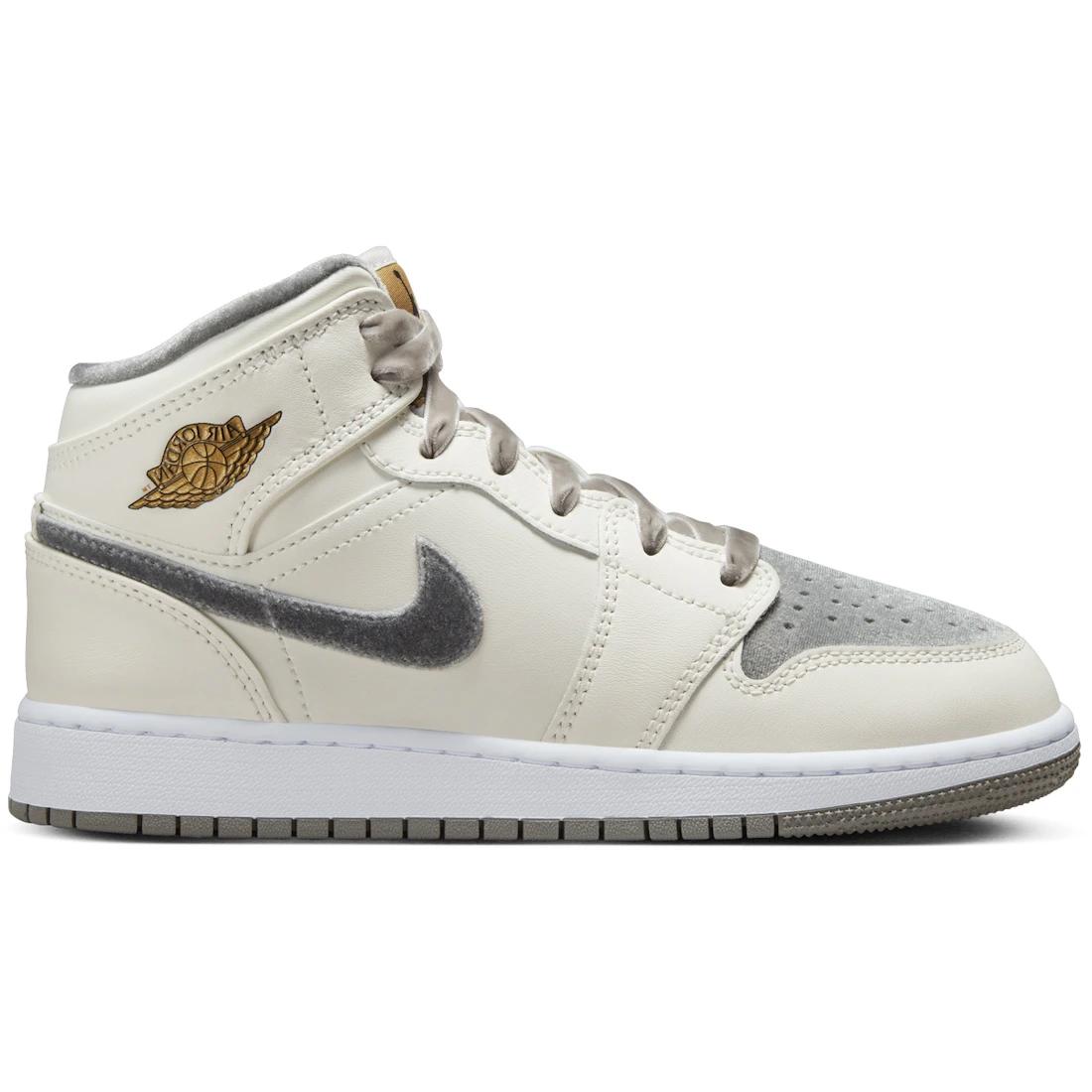 

Sneaker Jordan 1 Mid SE Sail Metallic Gold Flat Pewter (GS)(FB9899-100) 36.5