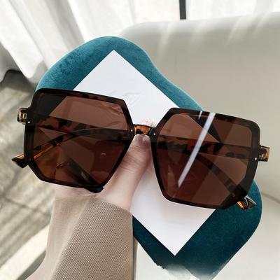 Occhiali da sole da sole da donna con vento di lusso poligonale, tendenza moda online, occhiali da sole con parasole per celebrità, piccolo libro rosso