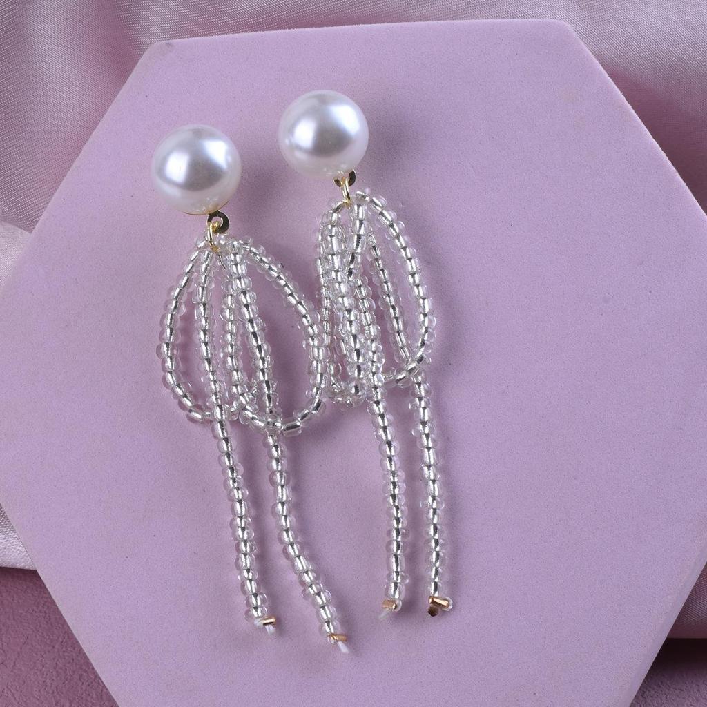 Elegant 2024 Pearl Tassel Earrings: Retro Luxury & Trendy Design for Women