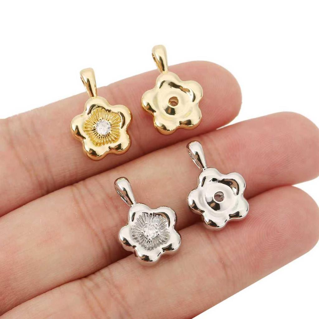 Liangfei 3D Five-Petal Plum Blossom Pendant with Diamond Inlay, Copper-Plated 18k Gold Fashion DIY Jewelry Accessory.