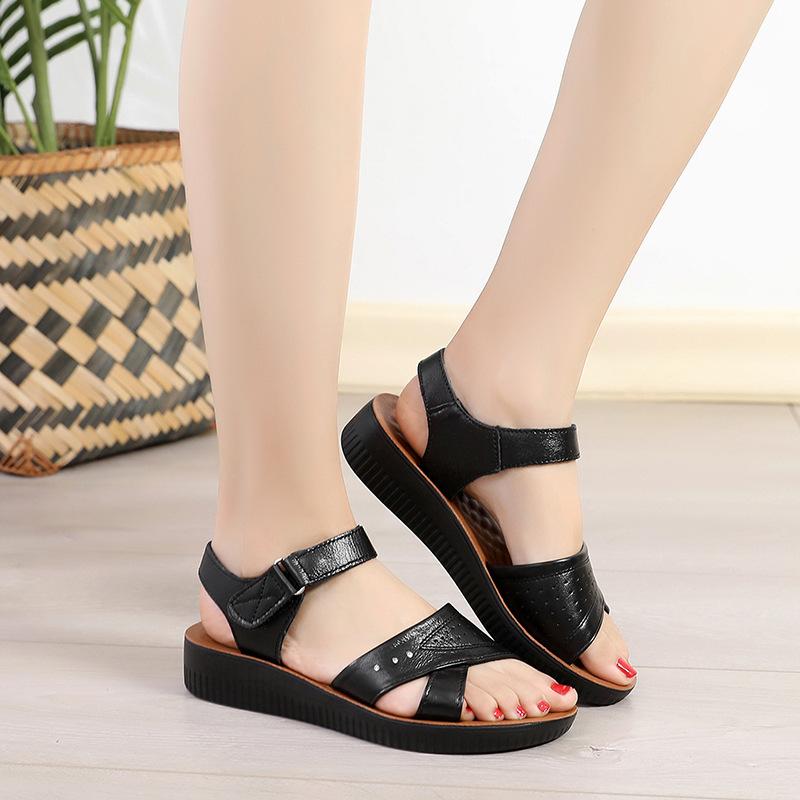Clearance Leather Middle-aged and Elderly Mother Sandals Soft Sole Non-slip and Wear-resistant, Light and Comfortable Flat Heel Women's Cool Slippers