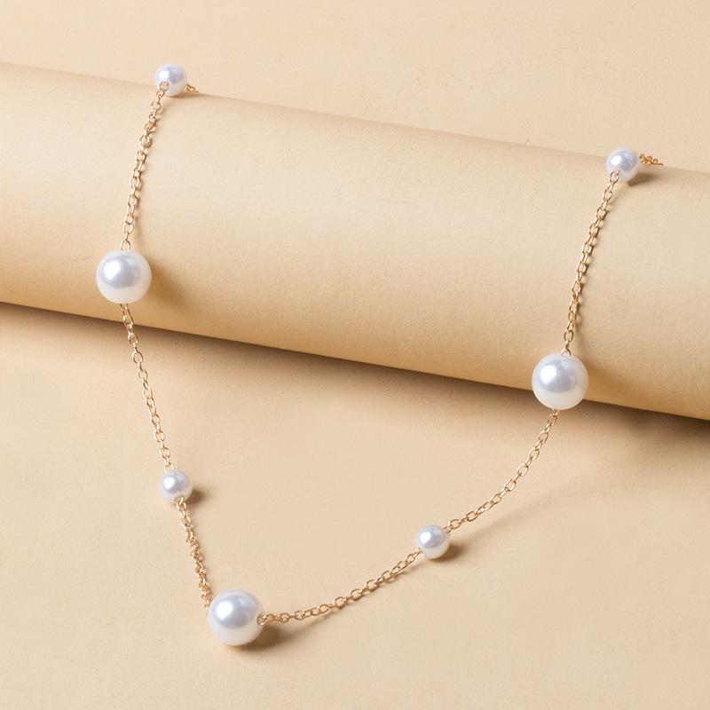 Pearl Necklace: Street Style Chain with Natural Elegance