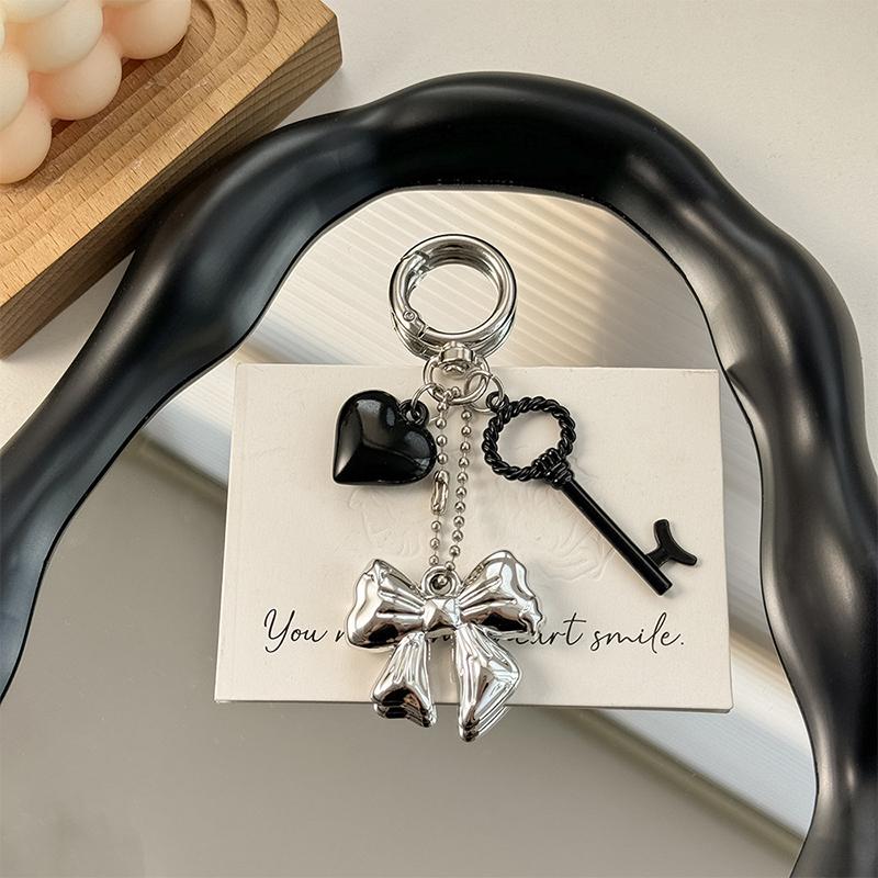 

Ins Style Серебряный брелок для ключей в форме сердца из сплава с бантом, подвеска для телефона, чехол для наушников, сумка-подвеска, украшение, автомобильный брелок для ключей