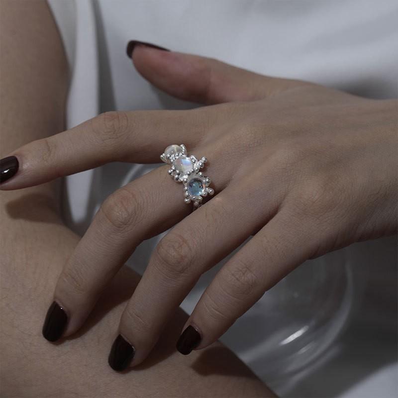 Layer Fashionforward Double Ring With Stunning White Shell Detail And Adjustable Size