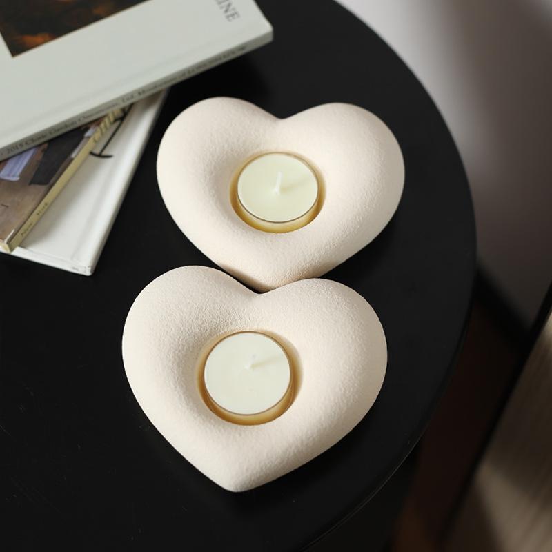 Creative Ceramic Heart-Shaped Candle Holder Candlelight Dinner Candle Holder Holiday Decor Abstract Art Heart-Shaped Candle Base