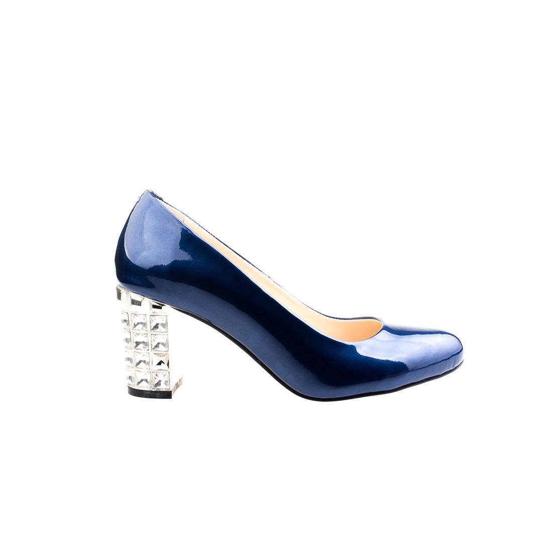 

Женская обувь из натуральной кожи на высоком каблуке особого дизайна 35