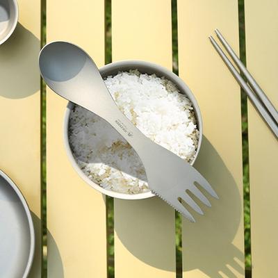 3-v-1 Ti Spork Camping Spoon Fork Cutter Combo Venkovní nádobí pro kempování a turistiku