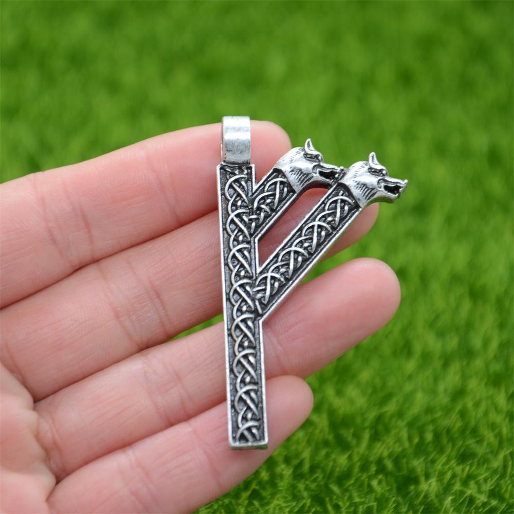 Viking Wolf Amulet Runen Rune Fehu Noorse Talisman Ketting voor Mannen met Ierse Knopen Gotische Sieraden