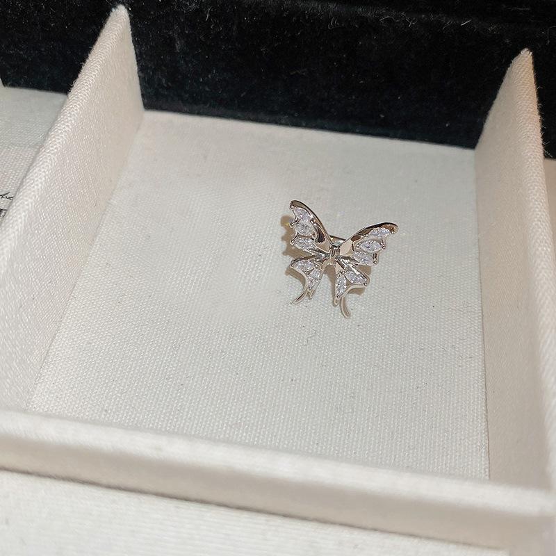 Korean ins style high-end multi-layer butterfly ear clips, new ear bone clips without ear piercings, light luxury atmosphere earrings, women