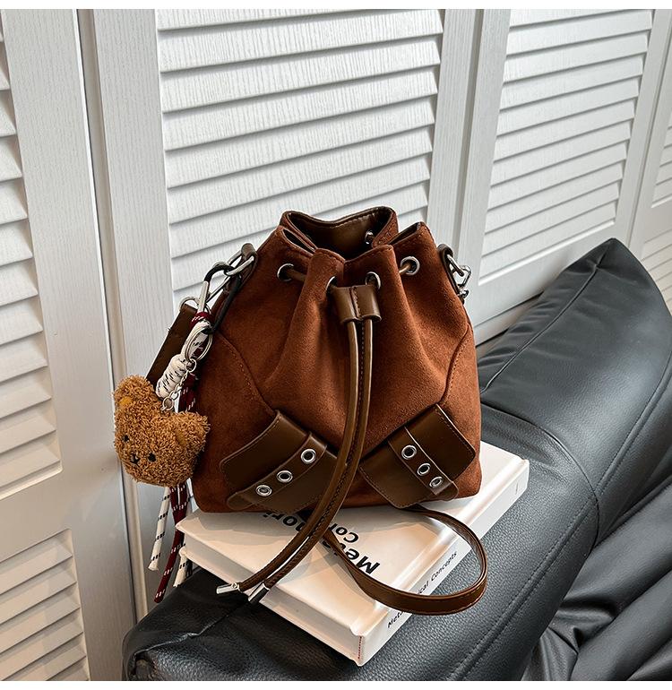 

Vintage design sense niche bucket bag women s bag 2025 new suede fashion shoulder messenger bag super fire bag