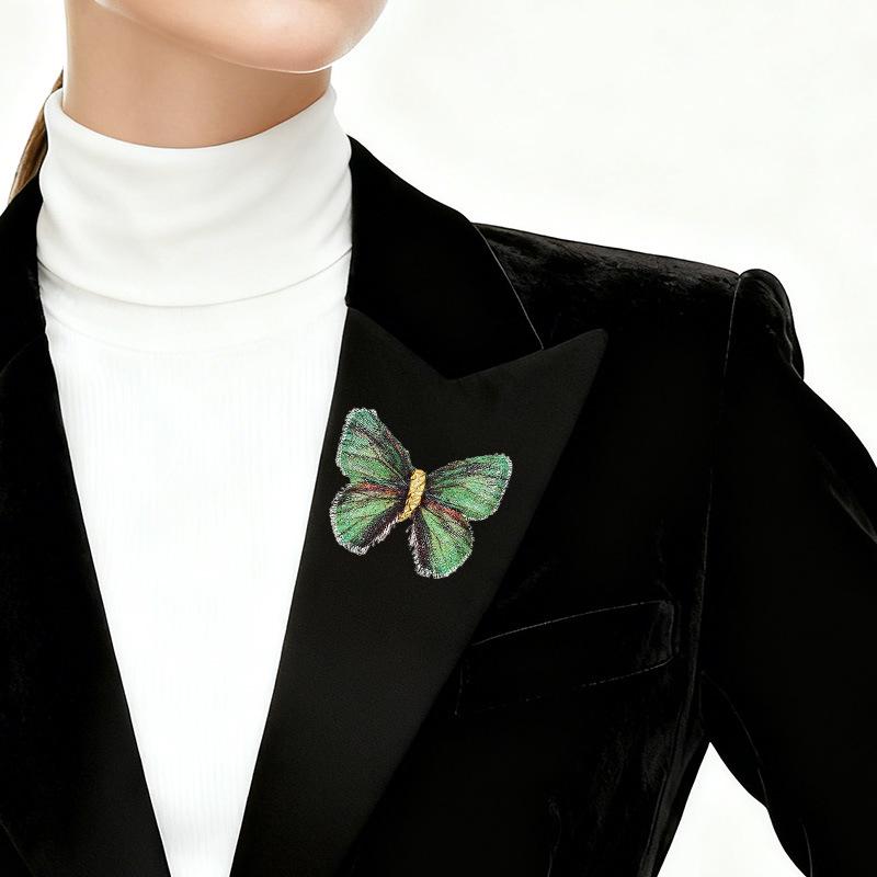 Versatile Retro Luxury Gradient Butterfly Brooch: Exquisite Embroidered Fashion Accessory