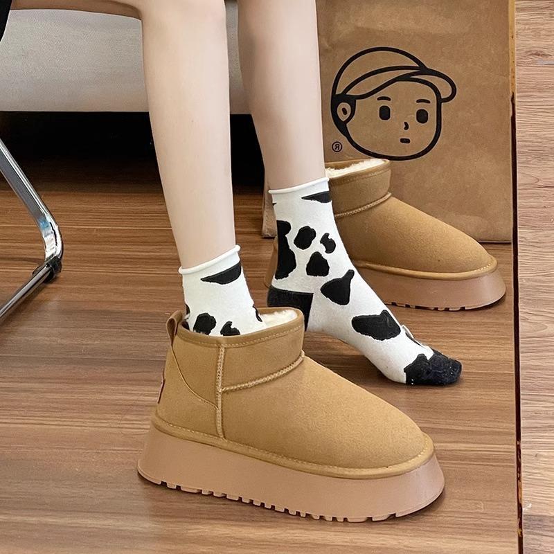 Nové sněhule dámské podzimní a zimní silná podrážka kožešina integrovaný fleece zateplené krátké termo bavlněné boty odolné proti chladu