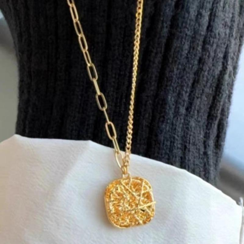 Prawdziwy kwadratowy wisiorek ze złota 18K dla kobiety Luksusowy wisiorek AU750 Naszyjnik Delikatna biżuteria Wysokiej jakości prezent na bankiet