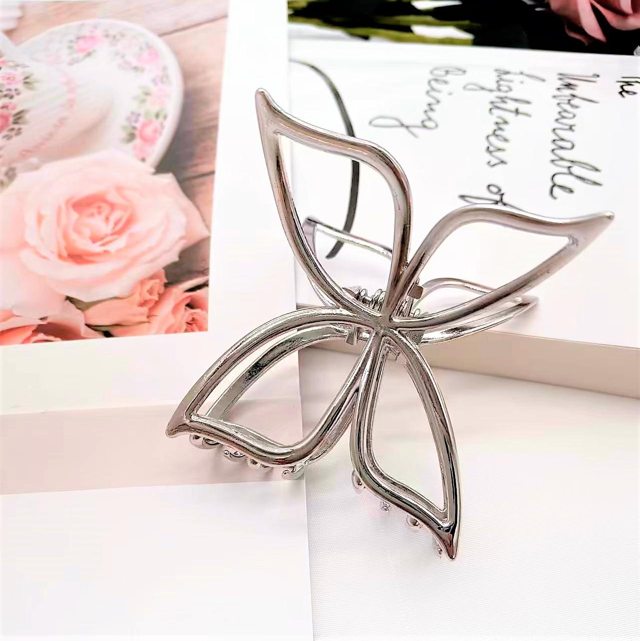 

Elegant Bow Claw Clip: Large, High-End Shark Hair Clip for Stylish Updos серебряный