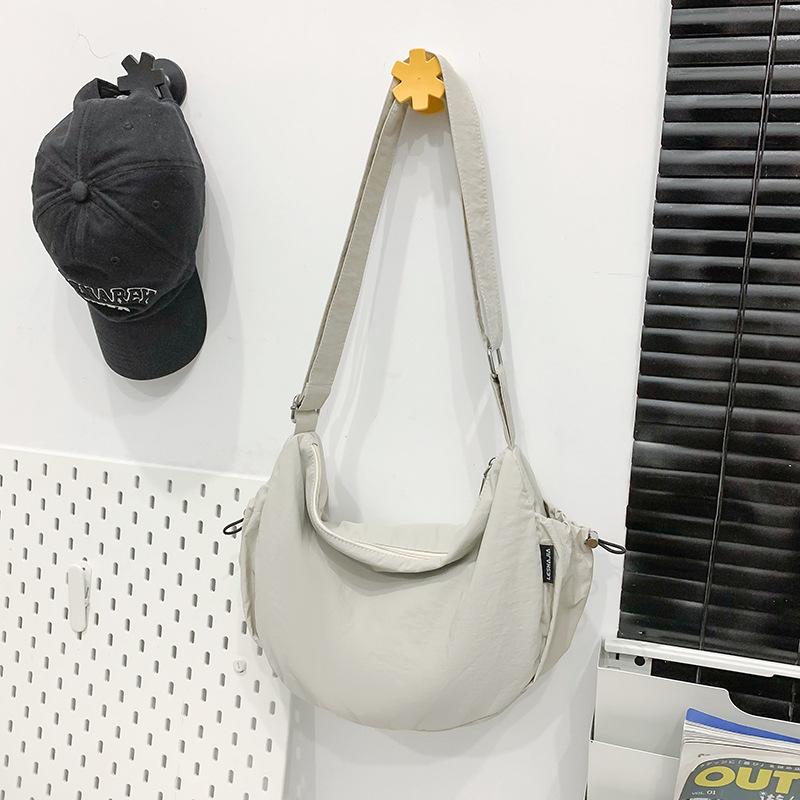 Bag women's large capacity 2025 new solid color casual shoulder messenger bag class commuting niche design dumpling bag
