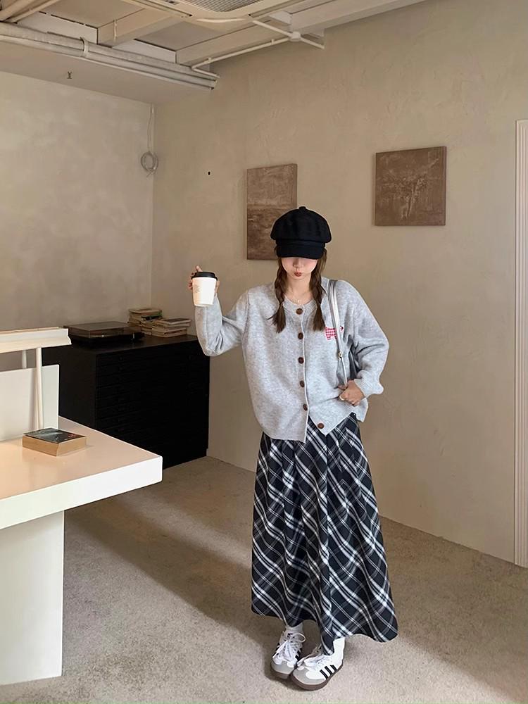 Women's Plaid Pleated Skirt - Slimming, Flaw-Hiding, Korean Style for Spring/Autumn 2025