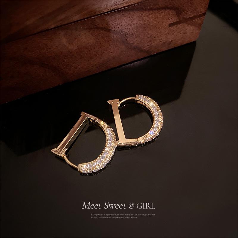 Zircon Gold Letter D Ear Cuffs: High-End Women's Stud Earrings with Versatile Niche Design.