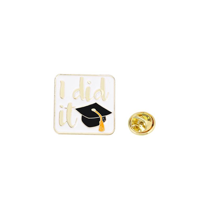 4 Styles Happy Graduation Season Theme Enamel Brooches Mortarboard Diploma I Did It Pattern Golden Pins For Student Badge Gift
