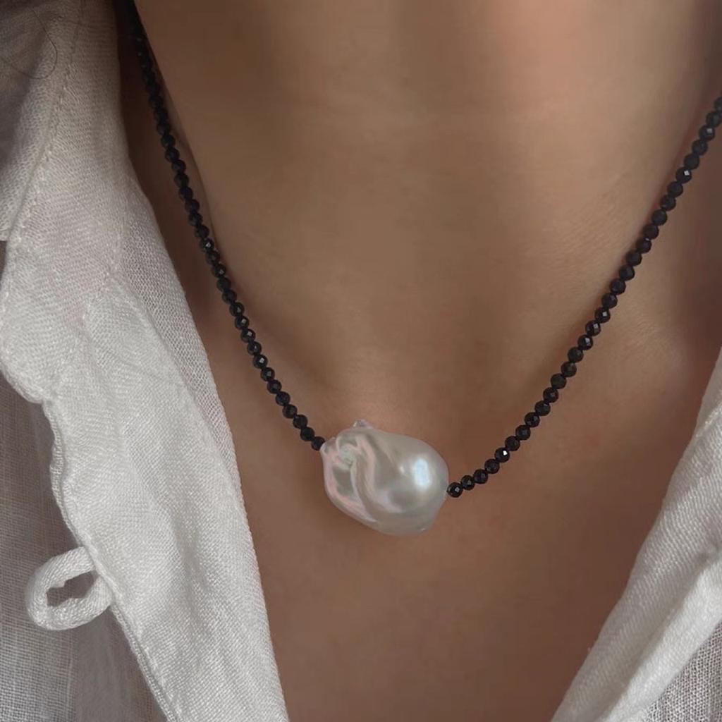Φυσικό κολιέ με μαργαριτάρια γλυκού νερού niche μεγάλο μπαρόκ μαργαριτάρι μαύρο σπινέλιο αλυσίδα κλείδας κλειδαριάς casual ευέλικτο για άνδρες και γυναίκες ζευγάρια