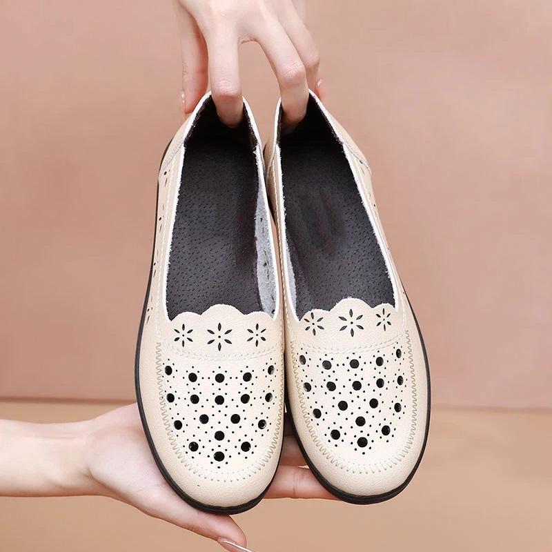 Middle-aged And Elderly Women s Sandals, Breathable Hollow Soft Sole, Non-slip And Comfortable Mom s Shoes 35