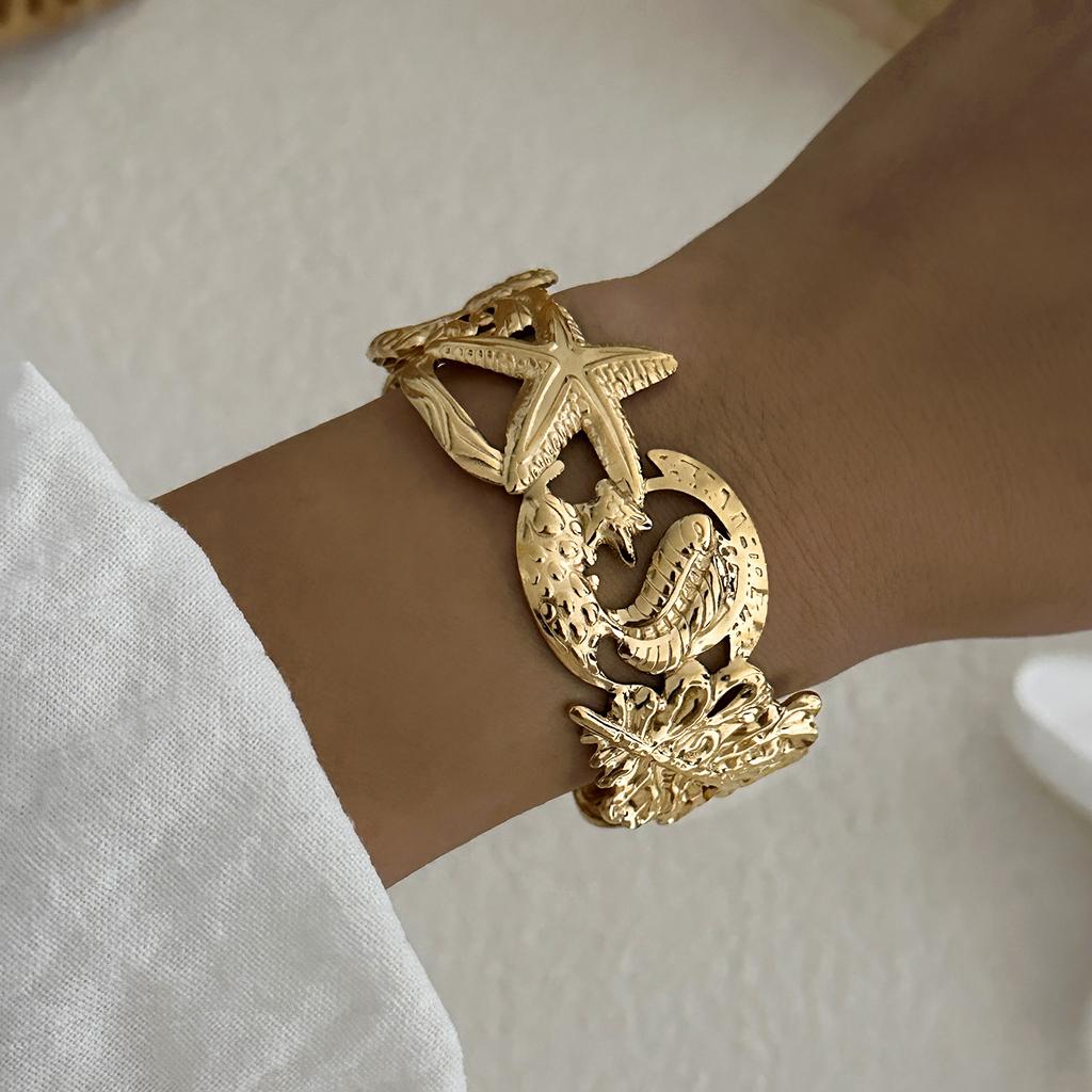 Vintage Stainless Steel Ocean Series Bangle for Women Gold Color Shell Starfish Conch Turtle Bracelet Boho Beach Party Jewelry