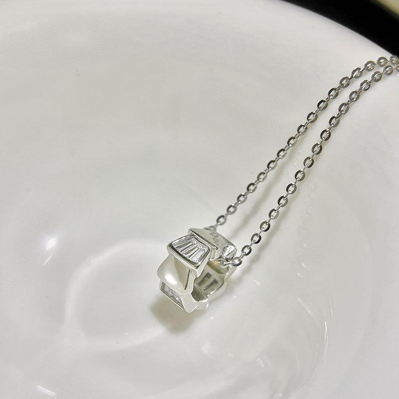 Schlichtes Temperament Schlüsselbeinkette Halskette für Damen Trendiger Leichter Luxus High-End Design Nischen-Halskette