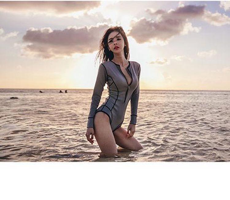 Women's Long Sleeve Korean Wetsuit One-Piece Swimsuit with Sun Protection