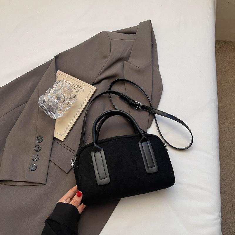 Niche Handbag Bag Women's New Fashion Retro Commuter Shoulder Pillow Bag Premium Messenger Bag