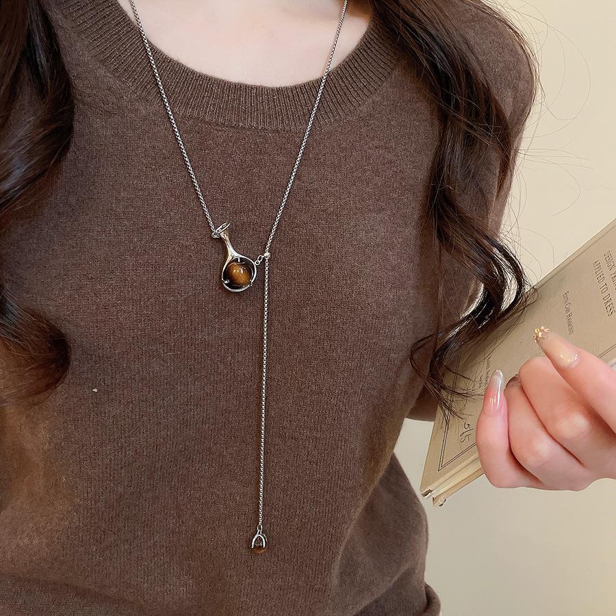 

Korea Style Resin Vase Pendant Necklaces for Women Men Creative Niche Unique Design Sense Pull-Out Necklaces Jewelry Accessories