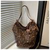 2025 Early Autumn Large-Capacity Leopard Print Retro Shoulder Tote Bag