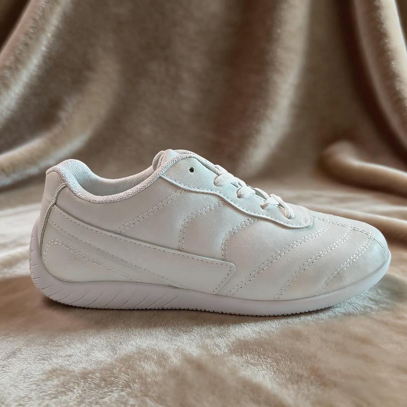 Women's White Minimalist Sneakers Lightweight Casual Walking Shoes for All-Day Comfort Flat Soft Plus Size 36-41