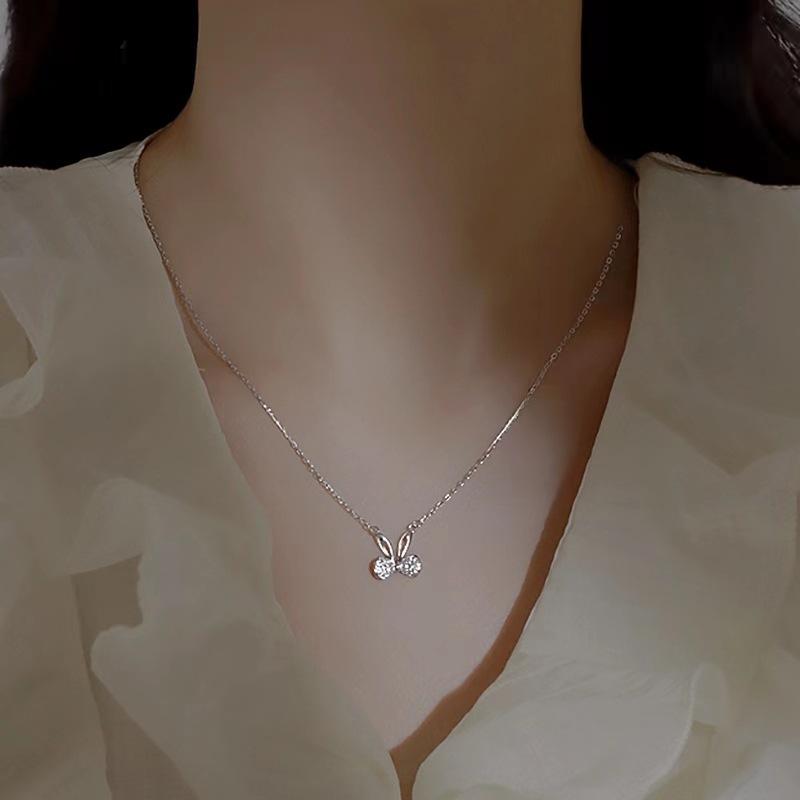 Rabbit Necklace for Women Light Luxury Niche Sweater Chain Pendant New Trendy High-end Design
