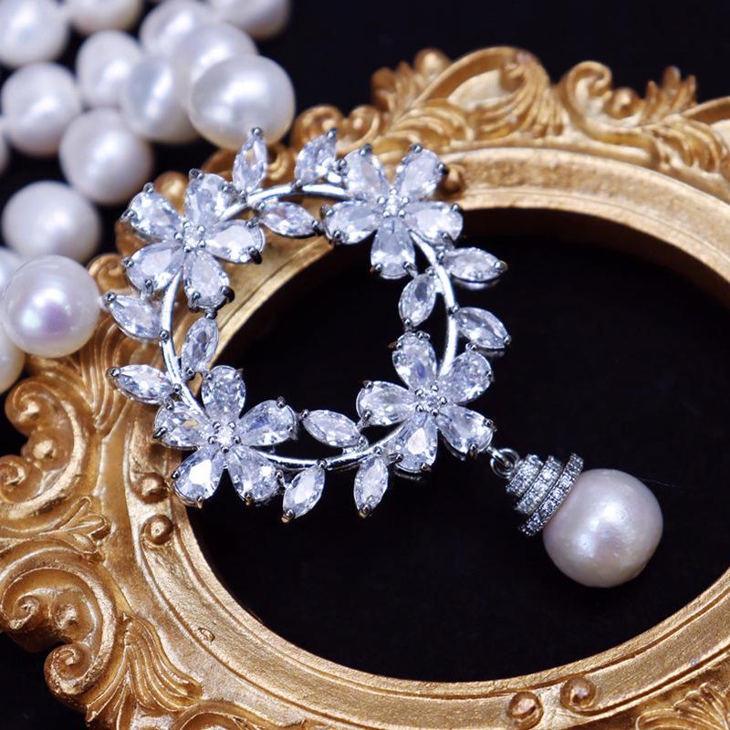 Versatile 9-10mm Freshwater Pearl Wreath Necklace: A Stylish Pairing for Skirts and Dresses