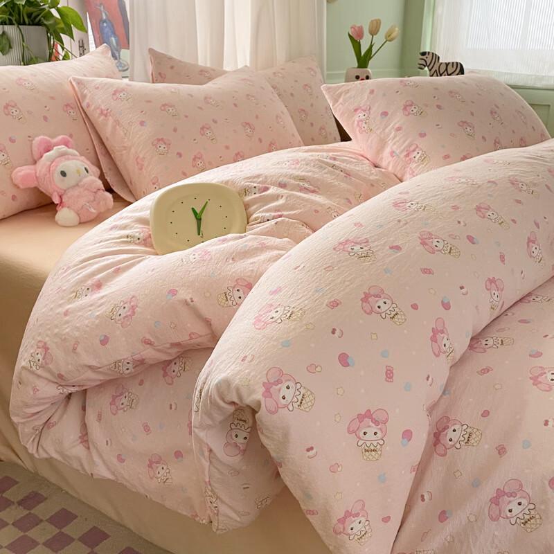 

LISM Cloud-Soft Strawberry Cone 4-Piece Bedding Set