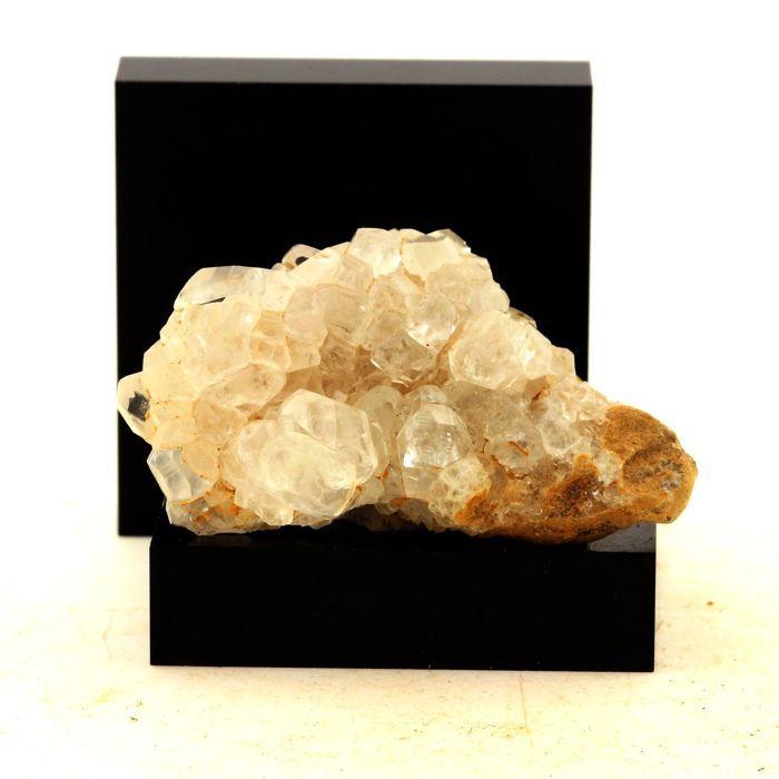 Pierres et Minéraux. Calcite ""Diamant"". 125.5 ct. Gave de Pau, Pyrénées-Atlantiques, France.