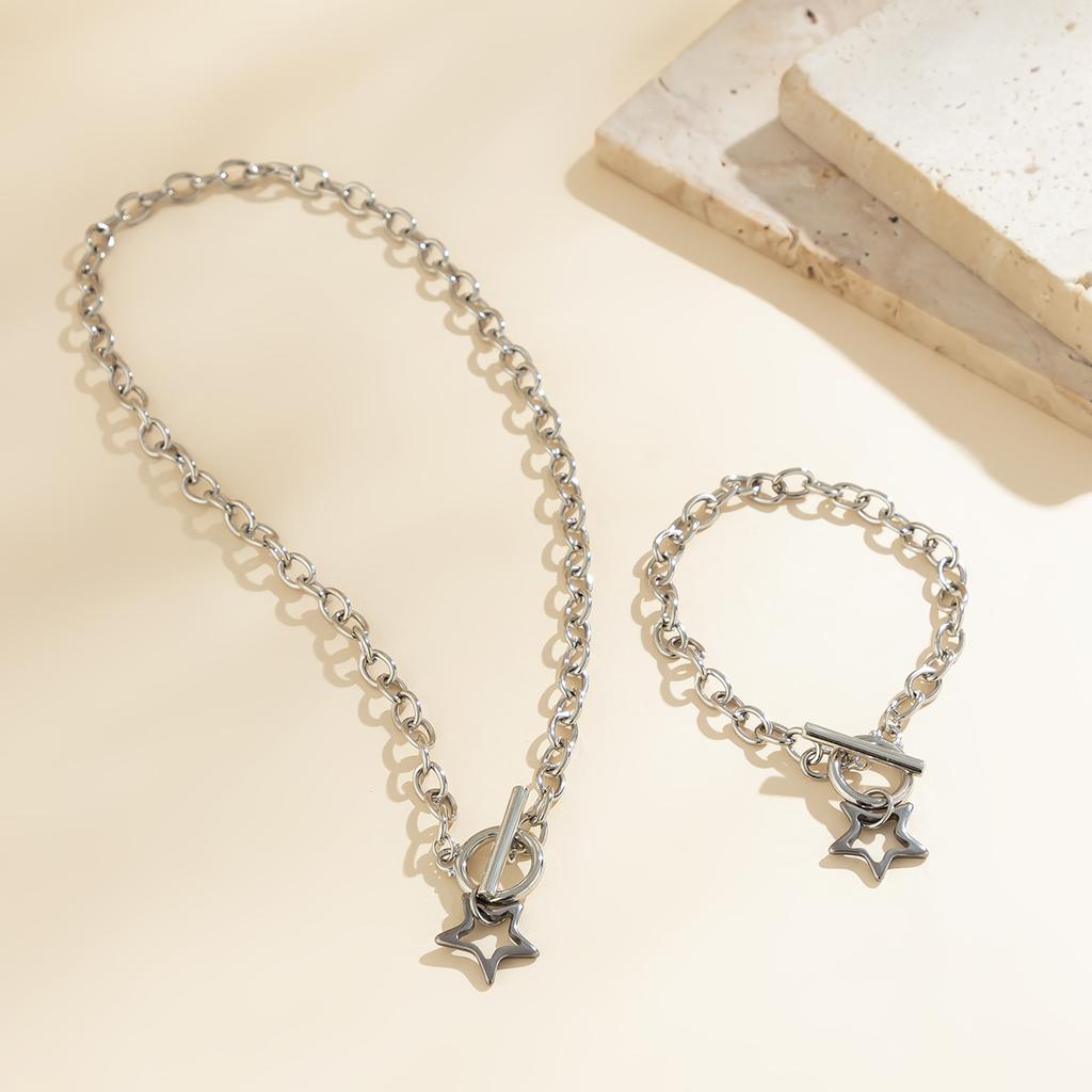 Accessories, simple sweet and cool titanium steel star neck necklace, versatile thin chain geometric metal item decoration