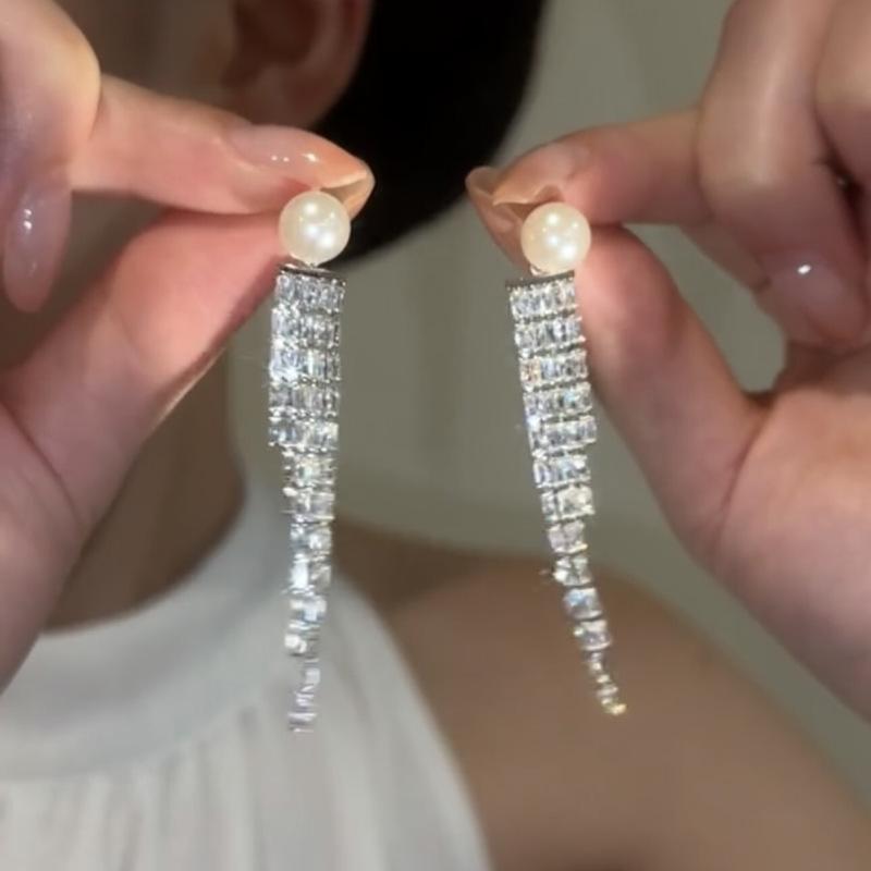 

Silver needle zircon pearl fringed earrings personalized design sense temperament versatile stud earrings light luxury high-end earrings