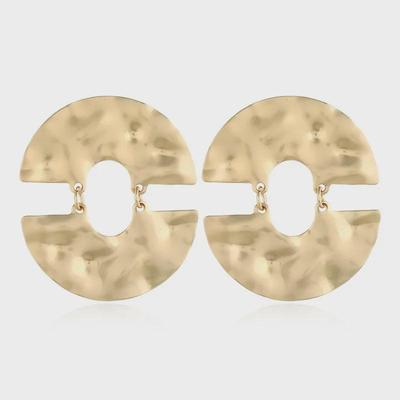 Vintage Europejskie i Amerykańskie Kolczyki Reliefowe w Stylu Hong Kongu: Odważny, Retro, Modny Okrągły Design dla Eleganckiego Wyglądu