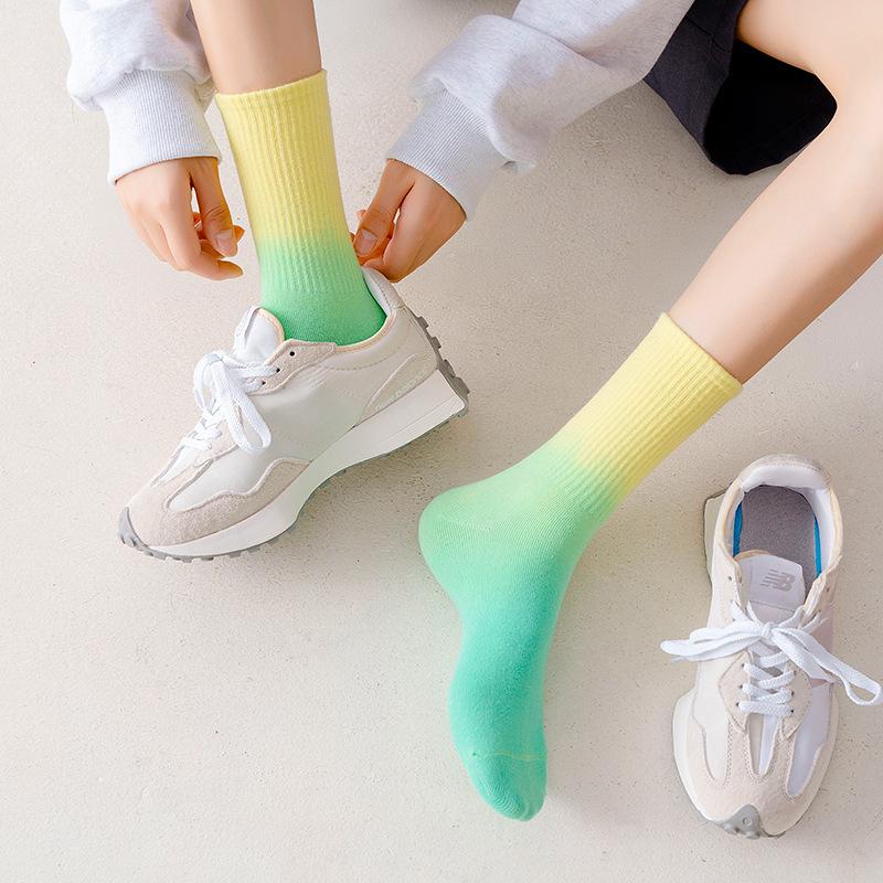 New Tie-Dye Gradient Mid-Tube Socks: Perfect for Basketball, Skateboarding, and Hip-Hop Style for Both Men and Women.