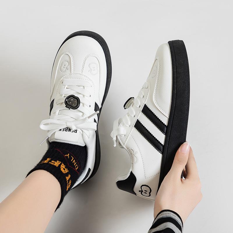 Niche women's shoes autumn new little white shoes women's flat bottom lightweight casual sports skateboard shoes