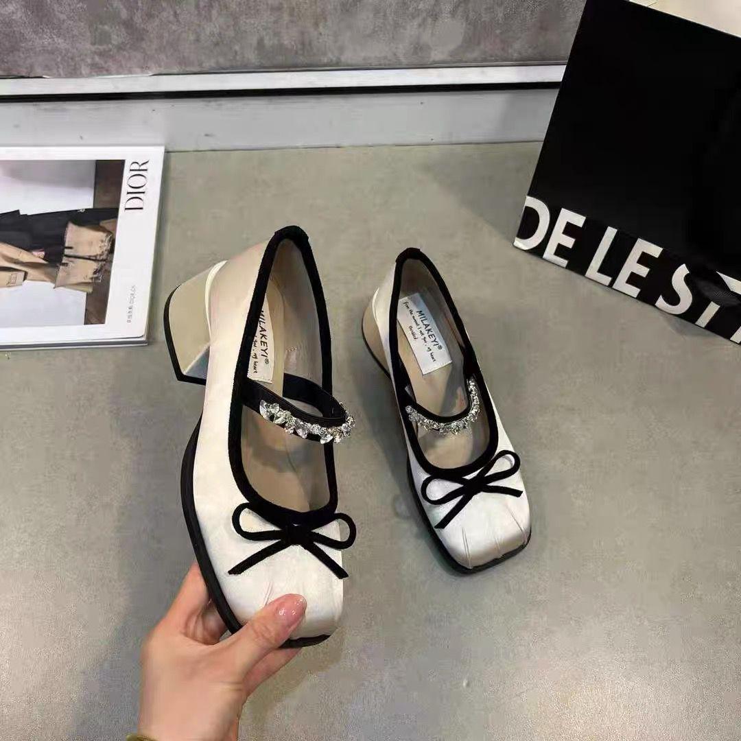 

2025 spring and summer new satin bow square head Mary Jane heels horseshoe heel one word with rhinestone single shoes 40 шампанського