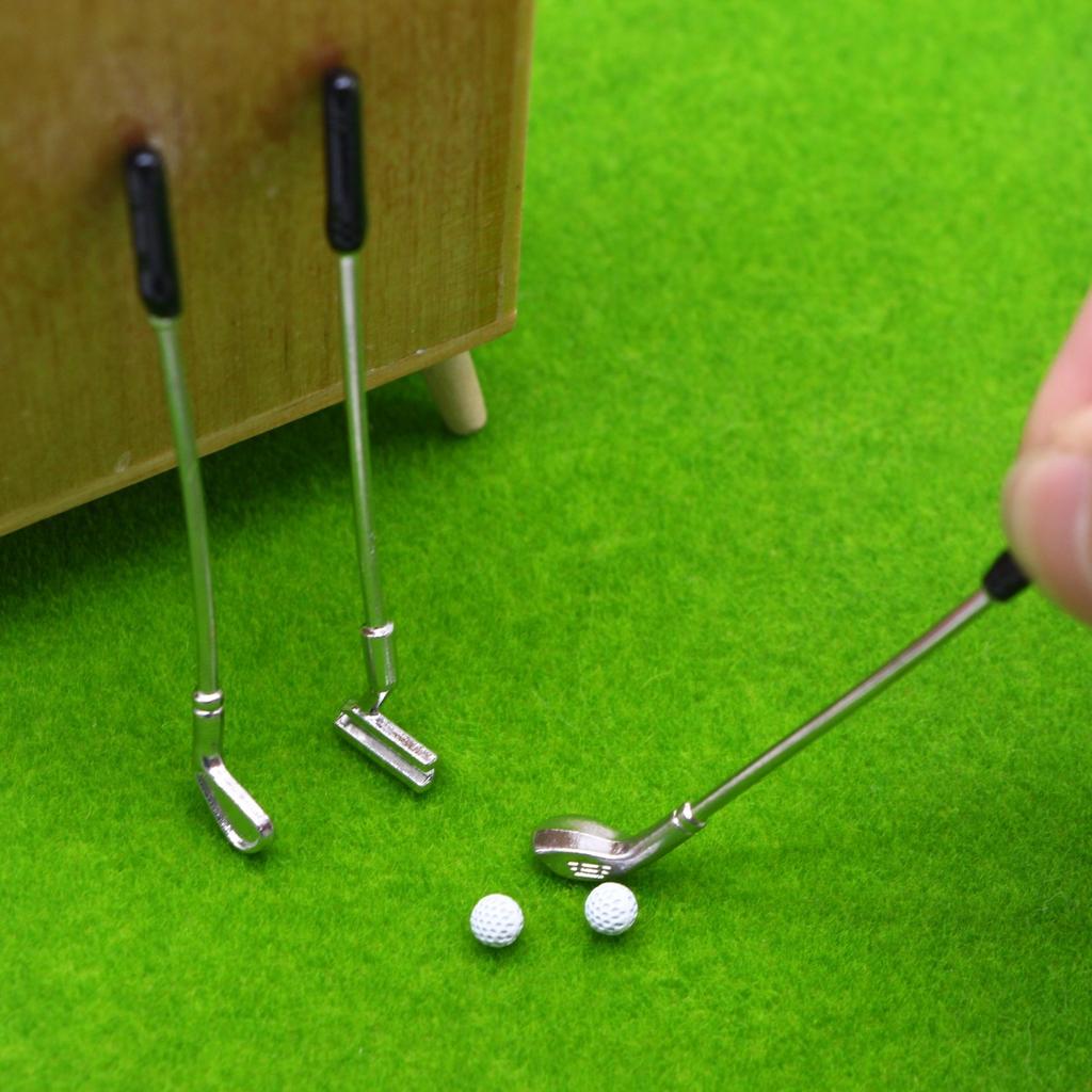 5 Stück 1:12 Puppenhaus Miniaturmöbel Metall Golfschläger Set Rollenspiel Spielzeug Puppenhaus Dekoration Zubehör