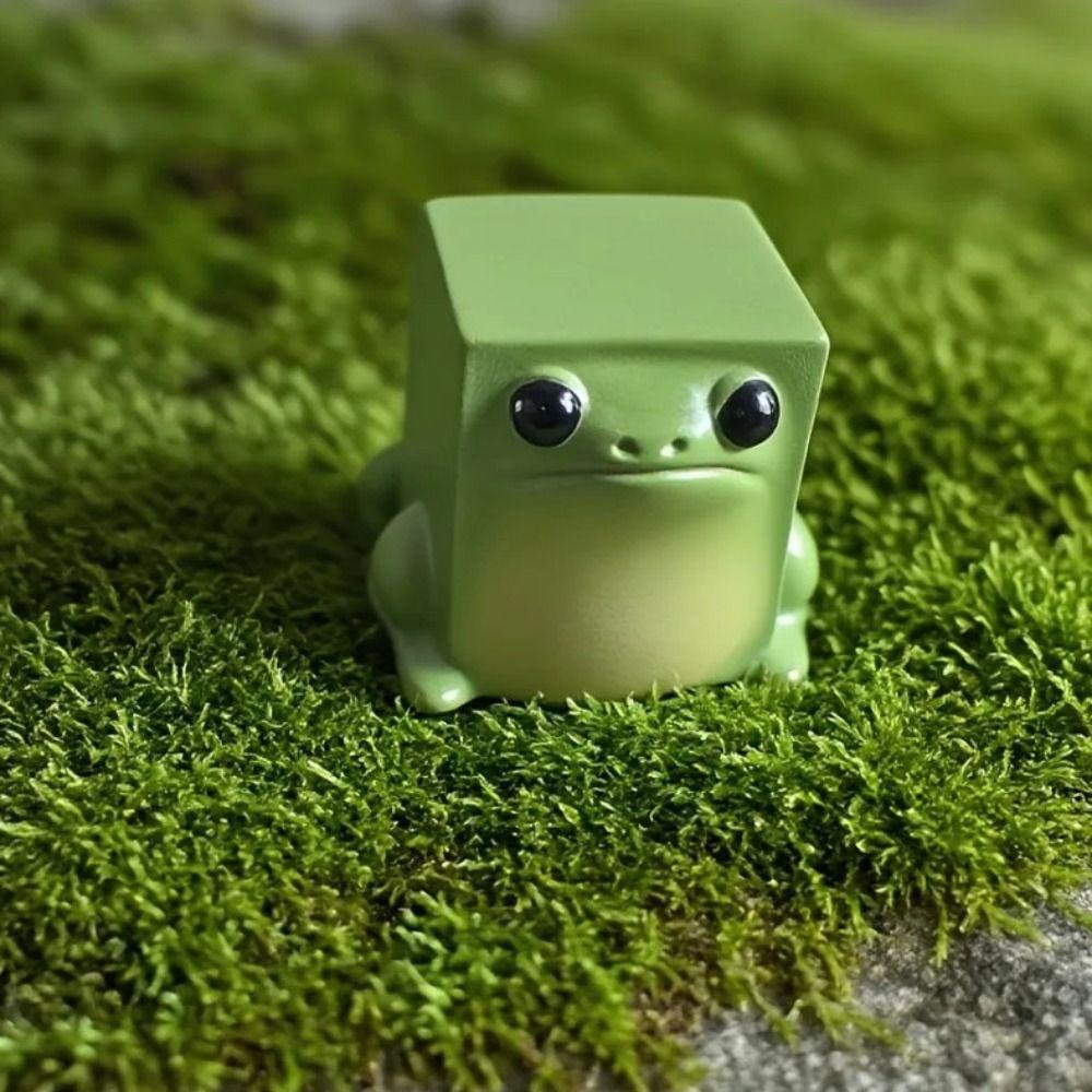 Funny Ugly-Cute Design Frog Resin Ornament Creative Craft Miniature Frog Figurines Square Shape Desktop Ornament Shelf
