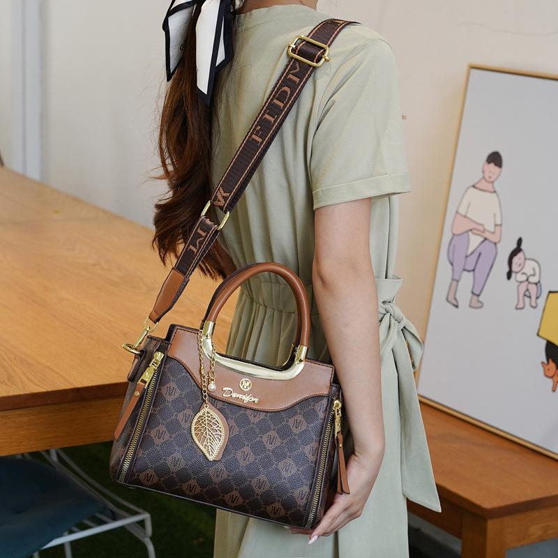 Bag Women's Bag 2025 New Fashionable Large-capacity Handbag Versatile Shoulder Messenger Bag Pu Small Square Bag Women's Bag