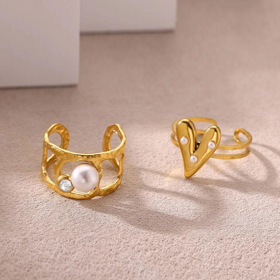 Doppellagige Breitring aus Edelstahl für Damen, Goldfarbe, Geometrisches Herz, Imitation Perle, Zirkonring Schmuck Party
