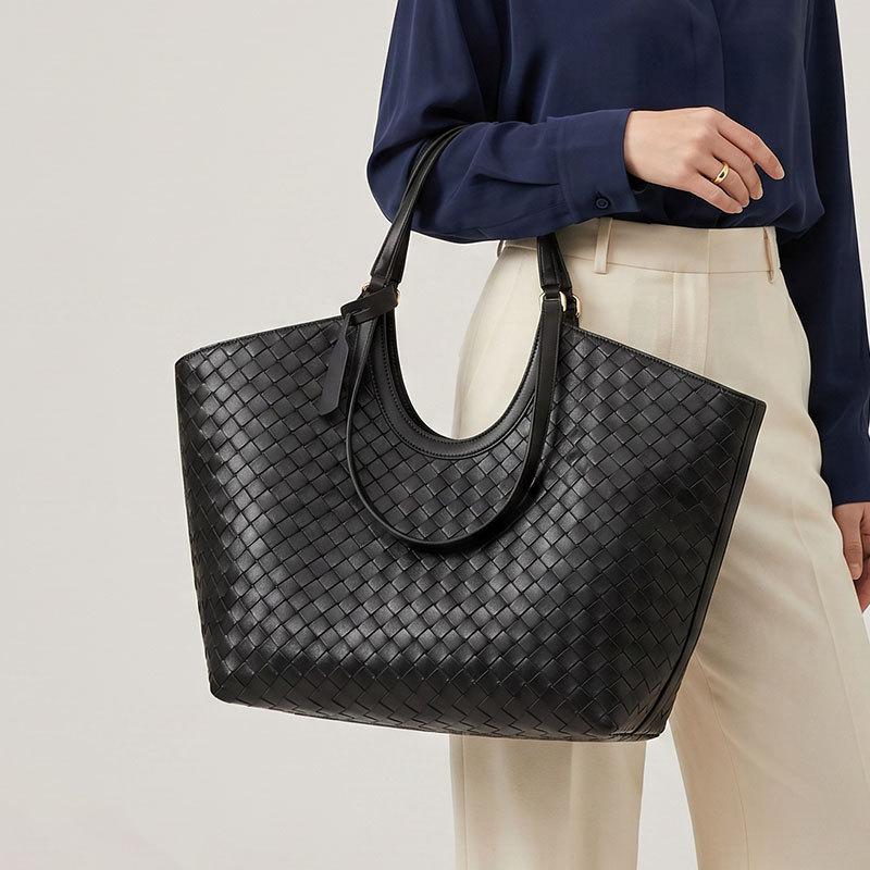 Tote Bag Woven Pattern Bag High Sense Retro Fashion Women'S Bag Large Capacity Commuter Shoulder Bag Women